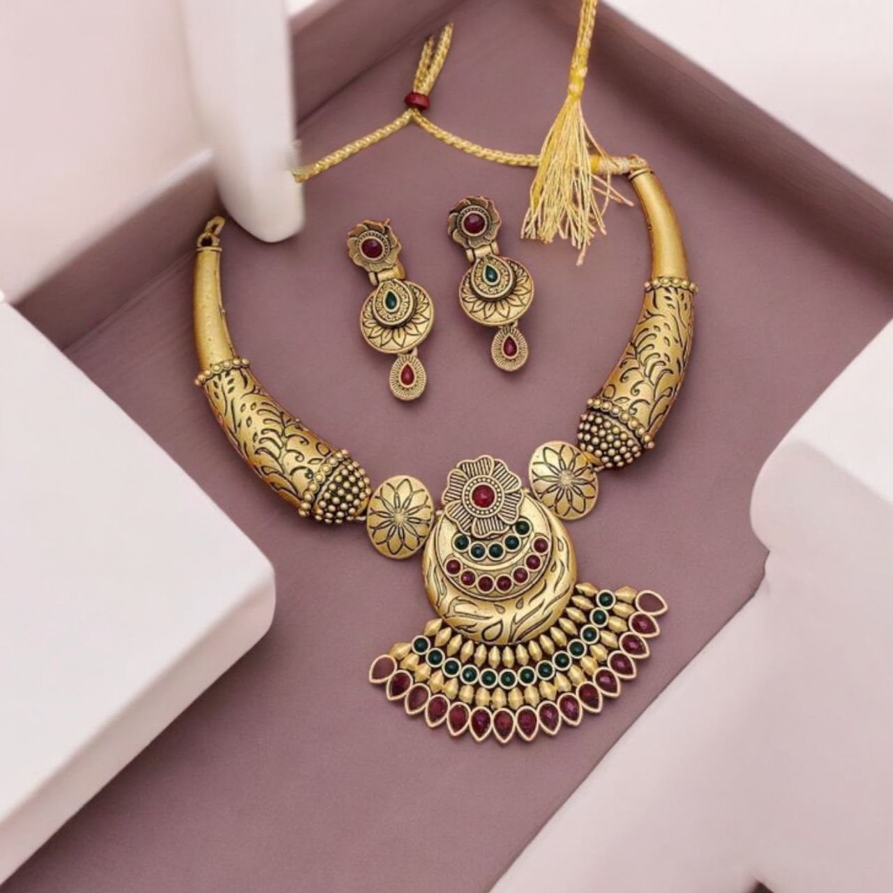 Women's Addorable Matte Golden Necklace Set