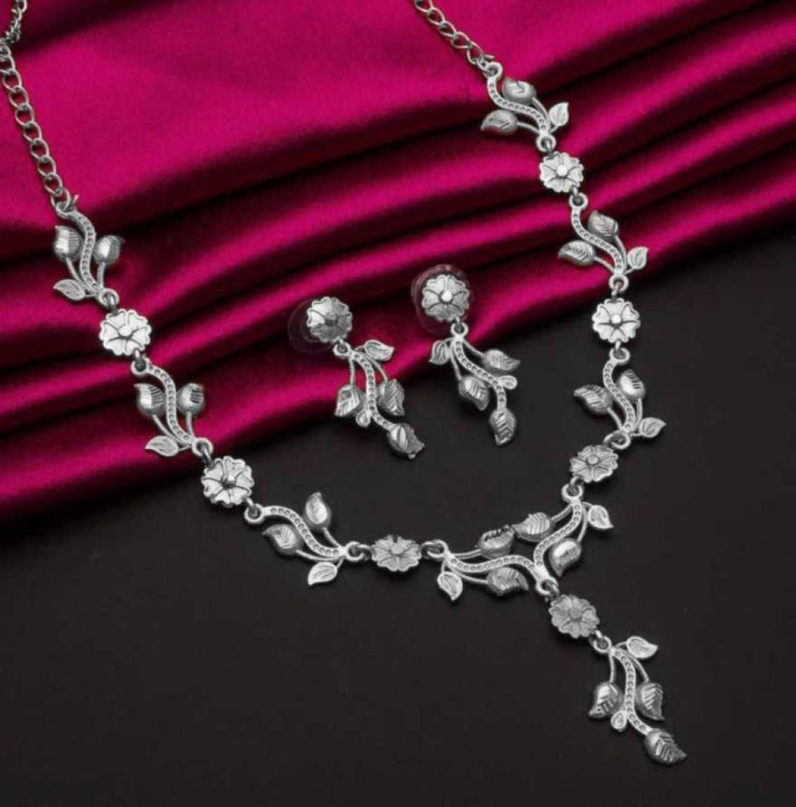 Women's Flower & Leafy Design Silver Necklace